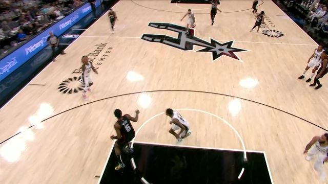 【2024年04月15日 活塞vs马刺集锦】韦斯利背后出手完成抢断 接到赛迪助攻空接上篮得手