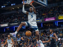 麦克丹尼尔斯攻防两端发挥出色，全场得到18分2篮板1抢断1盖帽