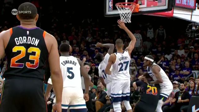 【2024年04月29日 森林狼vs太阳集锦】太难了！努尔基奇包围圈强起上篮直接被麦克丹尼尔斯摁翻在地