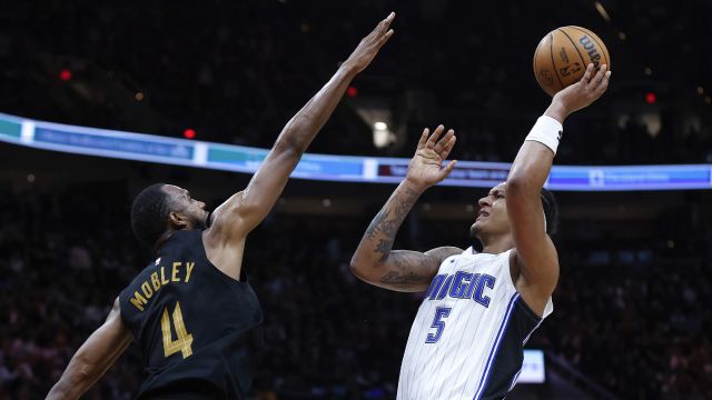 【2024年05月01日 魔术vs骑士集锦】魔术103-104骑士 莫布利关键封盖帮助球队险胜拿下天王山