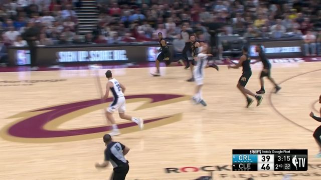 【2024年05月01日 魔术vs骑士集锦】反击势如破竹！斯特鲁斯成功抢断奥科罗反击妙传米切尔一飞冲天暴扣得手