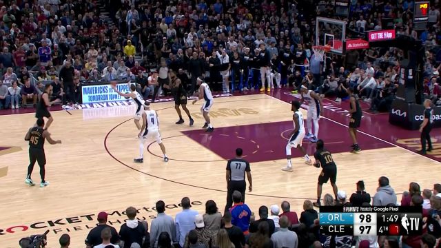 【2024年05月01日 魔术vs骑士集锦】关键时刻绝对够硬！斯特鲁斯突破分球篮下莫布利旱地拔葱单臂暴扣