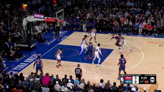 【2024年05月01日 76人vs尼克斯集锦】就是玩心眼儿！大帝过半场夸张动作造犯规给迪温琴佐上了一课
