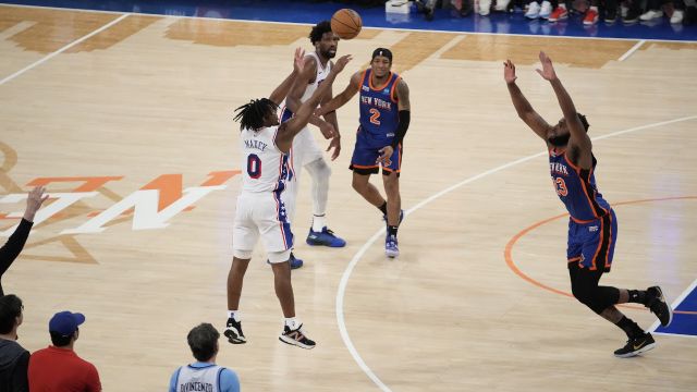 【2024年05月01日 76人vs尼克斯集锦】76人vs尼克斯五佳球 哈特空中接力送神奇助攻 马克西两记大心脏三分拯救球队