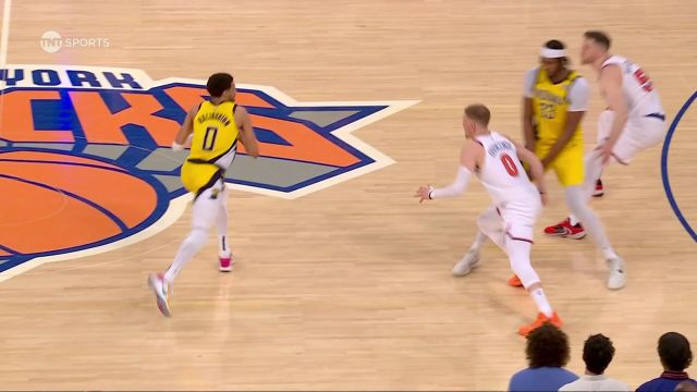 【2024年05月07日 步行者vs尼克斯集锦】至关重要的掩护犯规！特纳掩护撞倒迪温琴佐被吹犯规 挑战失败