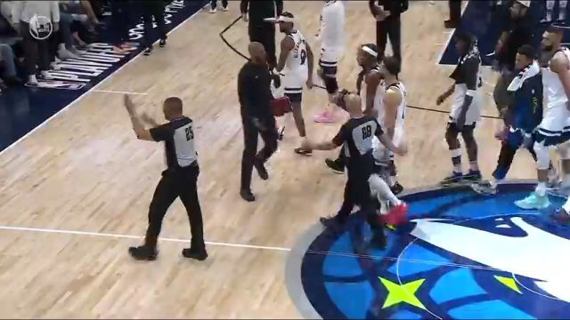 【2024年05月11日 掘金vs森林狼集锦】与主裁托尼兄弟争吵！李凯尔挥舞毛巾怒喷裁判惨遭吃T