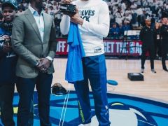 颁奖仪式！唐斯获颁社会正义奖 里德获最佳第六人队史首人