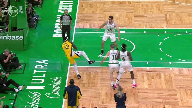 【2024年05月22日 步行者vs凯尔特人集锦】配合天衣无缝！西亚卡姆机警拼抢助攻内史密斯跟进暴扣