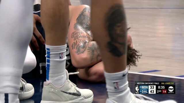 【2024年05月27日 森林狼vs独行侠集锦】恐怖😱这一下得脑震荡 莱夫利后脑猛撞唐斯膝盖