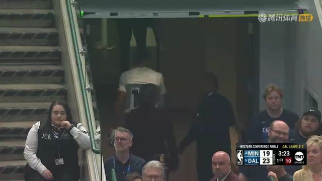 【2024年05月27日 森林狼vs独行侠集锦】这是什么情况 康利首节比赛未结束便回到更衣室