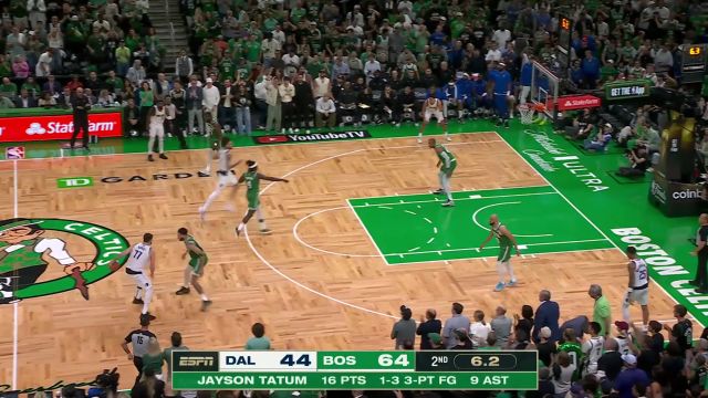 【2024年06月18日 独行侠vs凯尔特人集锦】扛起球队进攻重任！东契奇强突塔图姆强硬上篮打进2+1