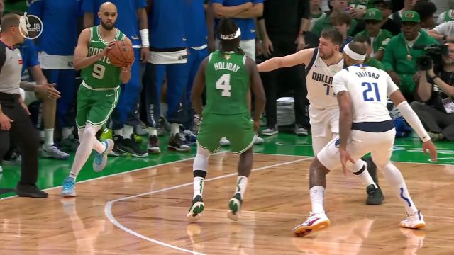 【2024年06月18日 独行侠vs凯尔特人集锦】沉着冷静三分架炮 怀特无惧贴身干扰外线建功