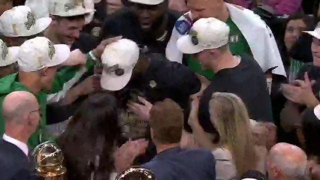 【2024年06月18日 独行侠vs凯尔特人集锦】出乎意料又在情理之中 杰伦-布朗收获总决赛FMVP激动不已