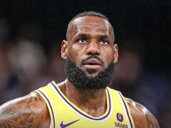 2年1.04亿！詹姆斯顶薪续约湖人 带交易否决权+第二年球员选项