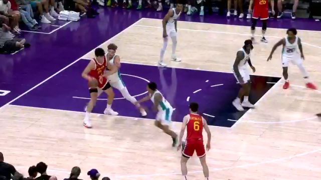 【2024年07月08日 中国vs黄蜂集锦】将脚步技巧运用的炉火纯青！杨瀚森篮下进攻连取四分