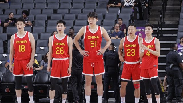 【2024年07月10日 马刺vs中国集锦】中国男篮夏联总结：三场输104分 廖三宁成亮点 杨瀚森优缺点明显