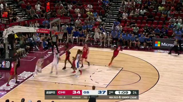 【2024年07月15日 公牛vs勇士集锦】眼观六路耳听八方！波杰姆斯基反击中送妙传 助飞队友双手炸筐