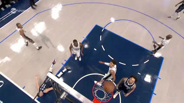 【2024年10月25日 马刺vs独行侠集锦】不可思议的魔法！东契奇被巴恩斯撞倒失衡中一丢便进