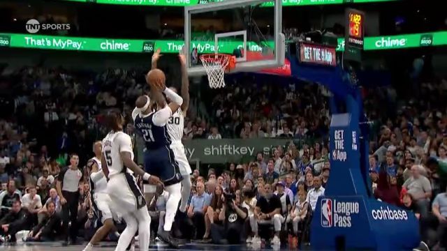 【2024年10月25日 马刺vs独行侠集锦】Passion！加福德自投自抢旱地拔葱单臂补扣