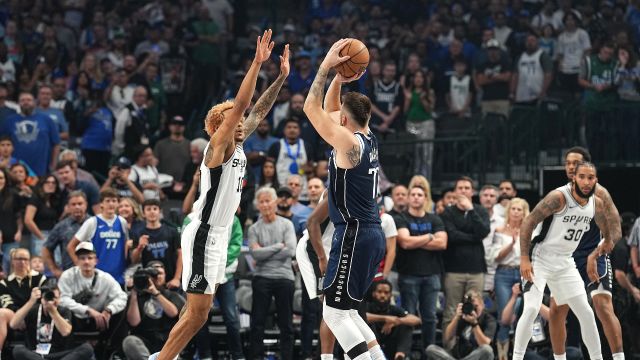 【2024年10月25日 马刺vs独行侠集锦】马刺109-120独行侠 独行侠三巨头合砍65分战胜马刺