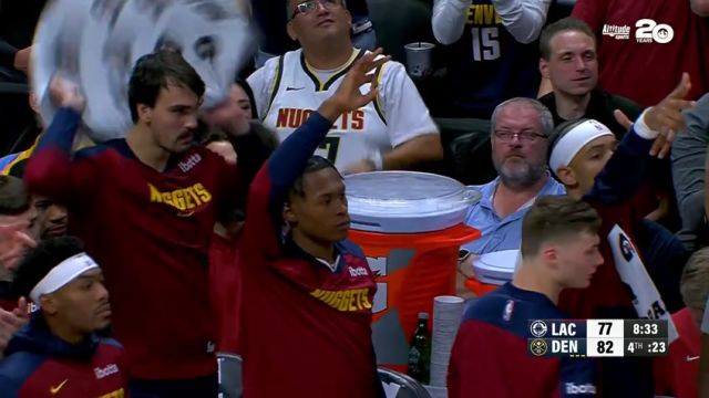 【2024年10月27日 快船vs掘金集锦】长枪对重炮！约基奇弧顶张弓搭箭三分轰进 鲍威尔随即底角发炮还以颜色