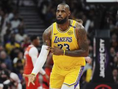 NBA常规赛：詹姆斯27+10+6浓眉38+12 湖人擒猛龙获客场首胜