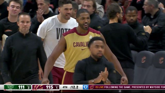 【2024年11月05日 雄鹿vs骑士集锦】锁定胜局的一球！加兰妙传空切顺下的艾伦无惧对抗打进2分