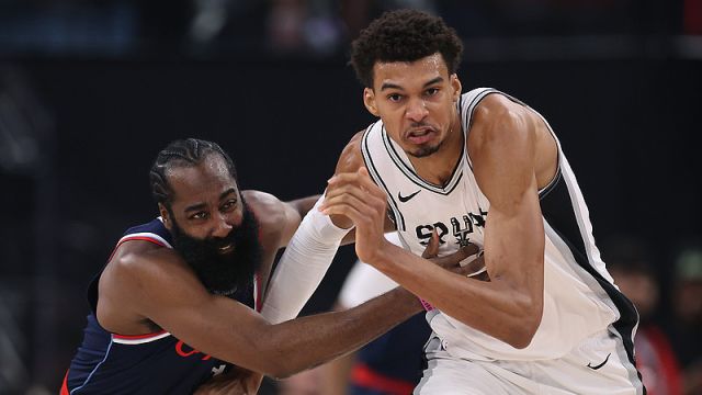 【2024年11月05日 马刺vs快船集锦】马刺104-113快船 哈登16分率队完成26分大逆转