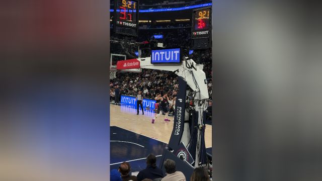 【2024年11月05日 马刺vs快船集锦】就是强吃你！文班亚马虚晃过掉祖巴茨直杀篮下单臂暴扣