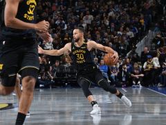 库里13分还能赢球？科尔12人轮换暴揍灰熊 金州车轮战玩疯了