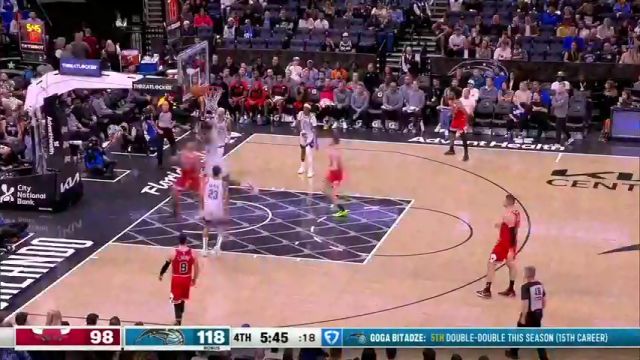 【2024年11月28日 公牛vs魔术集锦】玩的就是难度！塔克持球突破跌跌撞撞 招牌反篮高难命中