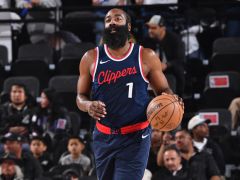 关键三分终结比赛：哈登26+11引三人20+逆转取胜 小卡已成他辅助