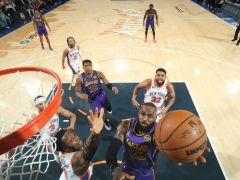 湖人暴虐东部第三！詹姆斯轻松拿捏三双 布朗尼2分全队乐开怀