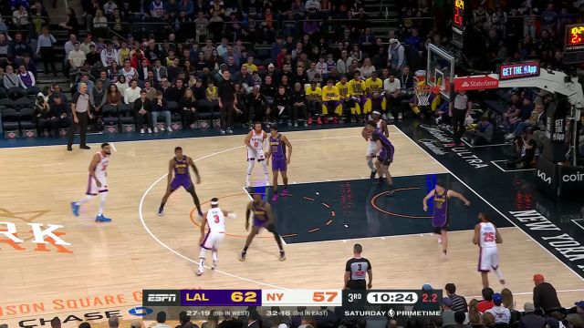 【2025年02月02日 湖人vs尼克斯集锦】对抗后依旧稳定 哈特强行出手命中大号中距离