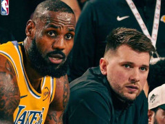 父子同场！詹皇准三双打卡与东契奇说笑 布朗尼生涯首记三分