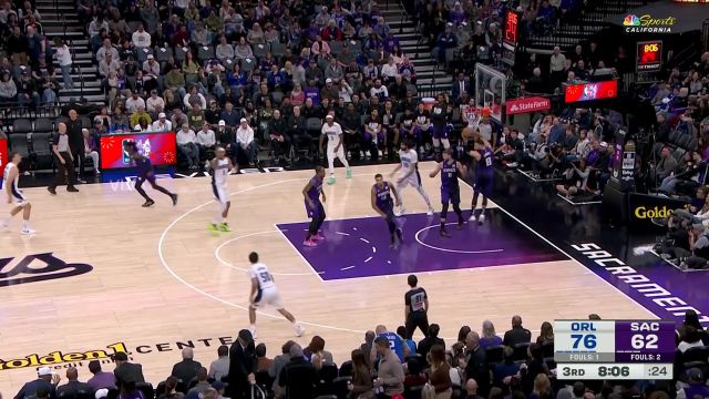 【2025年02月06日 魔术vs国王集锦】得分犹如砍瓜切菜 拉文大步流星杀入篮下轻取两分