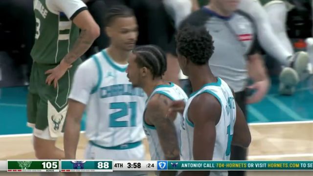 【2025年02月06日 雄鹿vs黄蜂集锦】在大洛那吃的亏从史密斯这找回来 迪亚巴特隔空扣进还造加罚