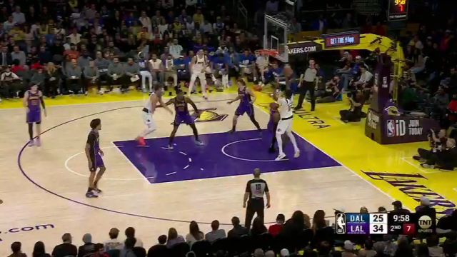 【2025年02月26日 独行侠vs湖人集锦】年轻气盛！马绍尔强攻詹姆斯抛投得手回身比出too small