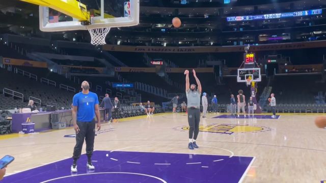 【2025年02月26日 独行侠vs湖人集锦】物是人非！浓眉重回故地在湖人主场热身训练