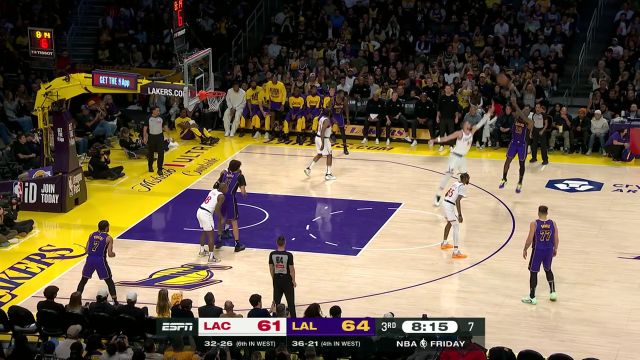 【2025年03月01日 快船vs湖人集锦】不紧不慢高射炮就位 詹姆斯三分穿云箭手起刀落