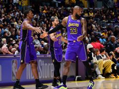 40岁詹皇又刷6历史第一纪录：轰28+13豪取五连胜 湖媒高呼太出色