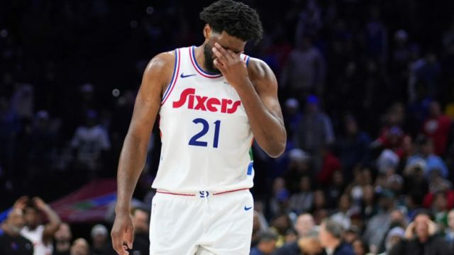 【2025年03月02日 勇士vs76人集锦】开启摆烂模式？76人官宣恩比德赛季报销 专家称若选择手术或连续缺战两年