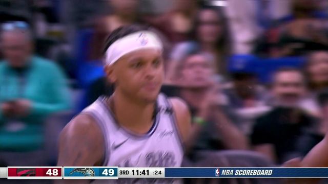 【2025年03月03日 猛龙vs魔术集锦】直接走空中路线 班凯罗空接连线卡特在内线暴扣肆虐篮筐