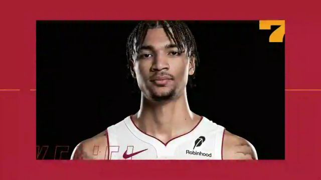 【2025年03月03日 尼克斯vs热火集锦】如同天上降魔主！希罗追身三分弹筐而出 韦尔拔地而起上演炸裂补扣