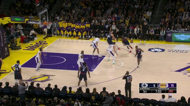 【2025年03月03日 快船vs湖人集锦】莱昂纳德三分接球就投打开局面 詹姆斯失误邓恩反击扣篮行云流水