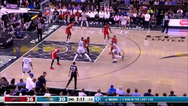 【2025年03月03日 猛龙vs魔术集锦】来到自己稳健的得分点！班凯罗展示柔和手感中距离精准命中