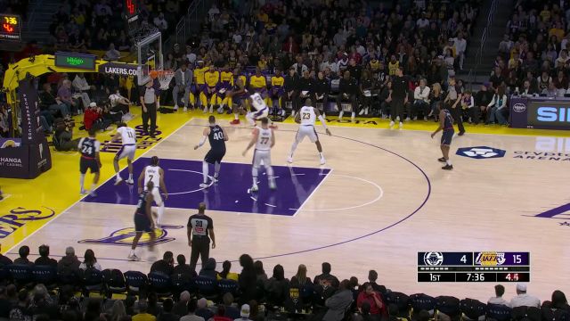 【2025年03月03日 快船vs湖人集锦】静静等着你扑过来 哈登底线杀入上篮轻松取分