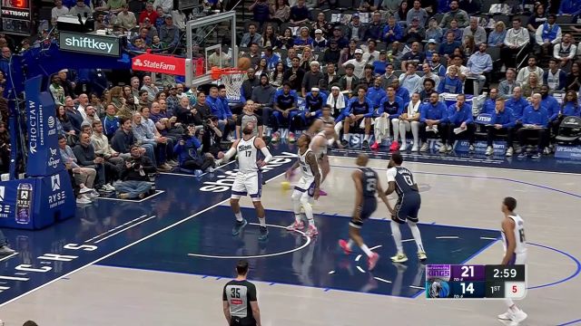 【2025年03月04日 国王vs独行侠集锦】就是这么强硬！琼斯顶着防守悬停出手稳稳打进