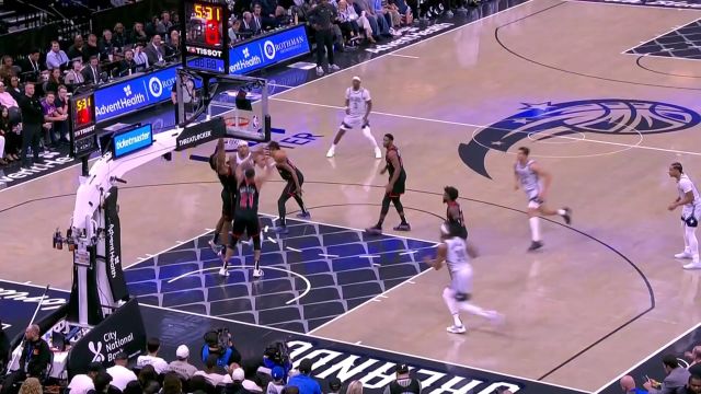 【2025年03月05日 猛龙vs魔术集锦】声东击西！班凯罗假投真传戏耍防守助飞卡特