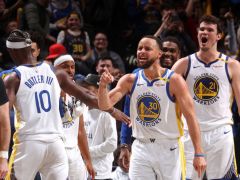 泪目！36岁库里轰40+4创4大神迹：一数据仅逊詹皇，联手巴特勒冲冠